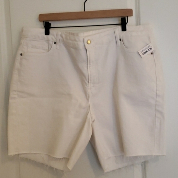 Old Navy High Rise O.G. Straight White 7" Cut-Off Shorts - Size 20 - Picture 3 of 7